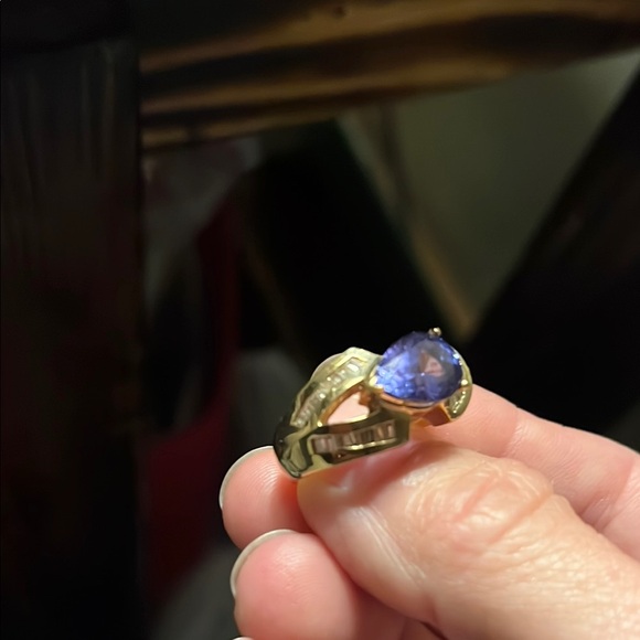 Elegant 14k Gold and Tanzanite Women's Ring - Picture 3 of 4